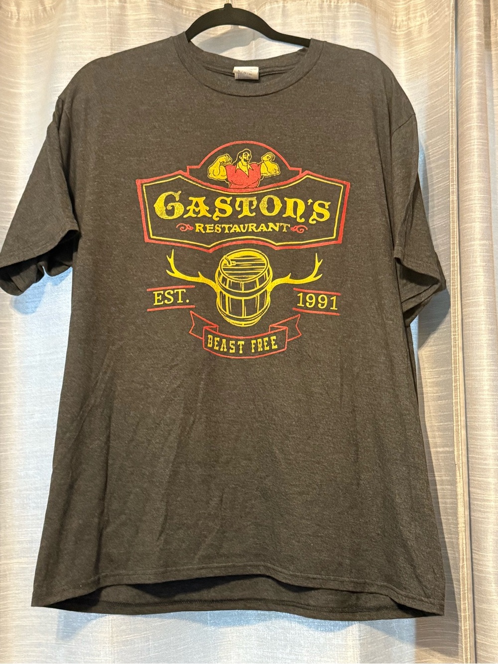 Disney Beauty and the Beast Gaston's Restaurant Graphic T-Shirt Sz XL Grey EUC